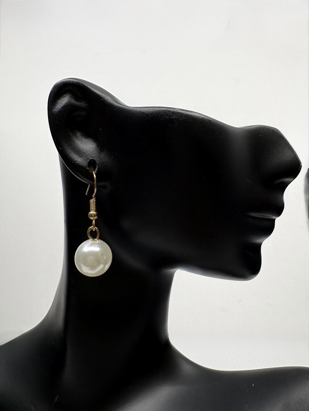 Pearly White Necklace - Picture 8 of 8